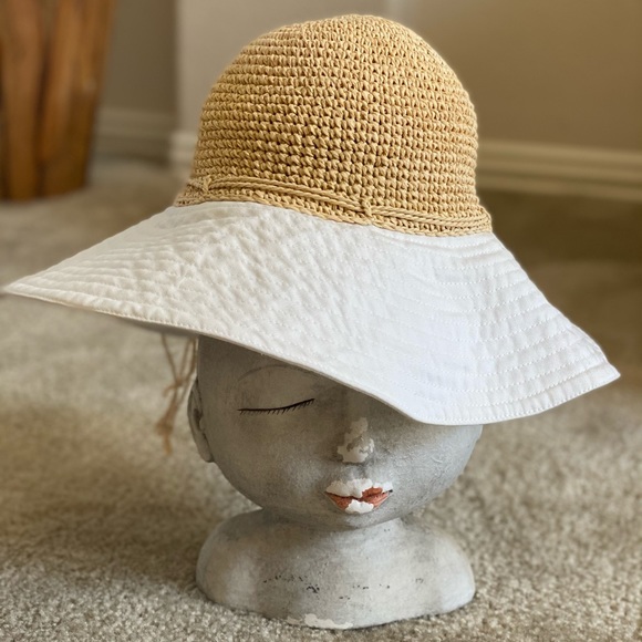Obagi Accessories - Chic Straw Floppy Sun Hat 👒